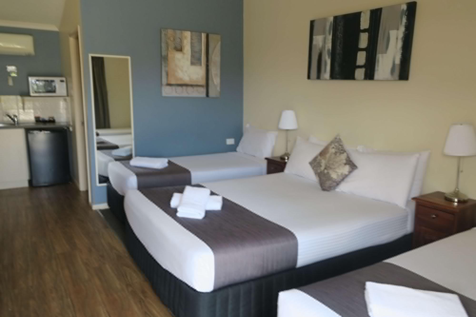 Caboolture Central Motor Inn, Sure Stay Collection By BW מראה חיצוני תמונה